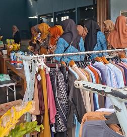 BAZAR HUT KE-110 KALURAHAN PLEMBUTAN HADIRKAN GELIAT EKONOMI MASYARAKAT